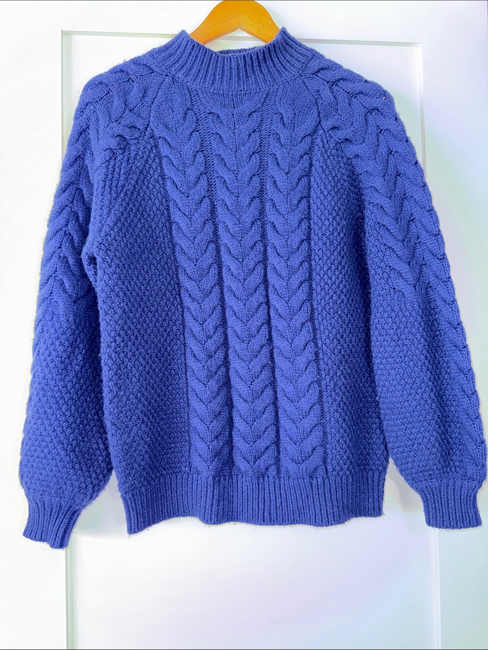 Ann Taylor Women’s Cable Knit Crew neck Sz XS new w/ tags! Chunky stitch